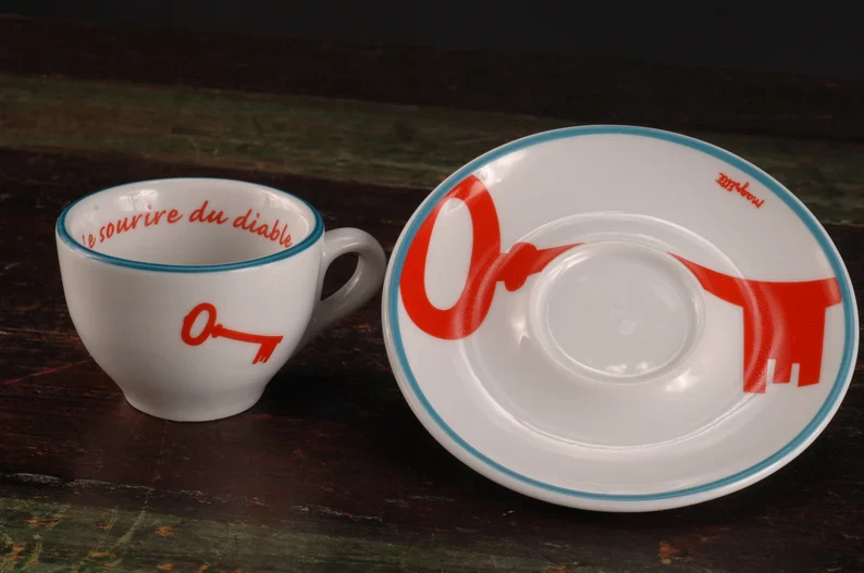 Le sourire du diable - Official 2004 René Magritte Espresso Cup + Saucer - Image 2